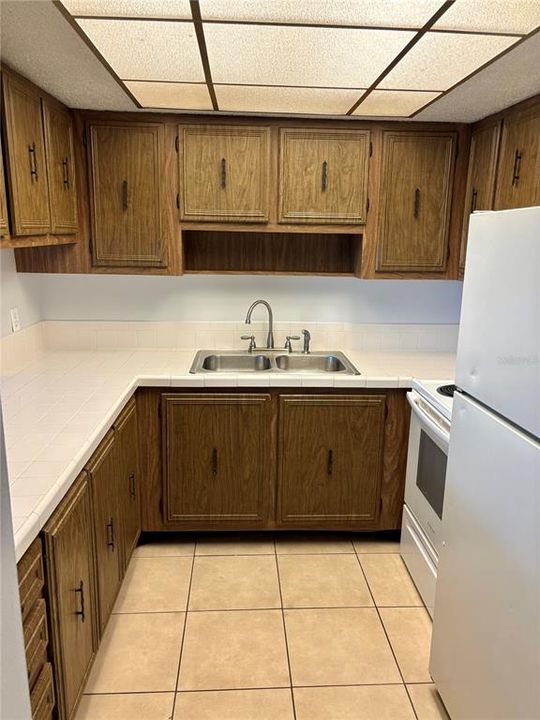 For Rent: $1,175 (2 beds, 1 baths, 870 Square Feet)
