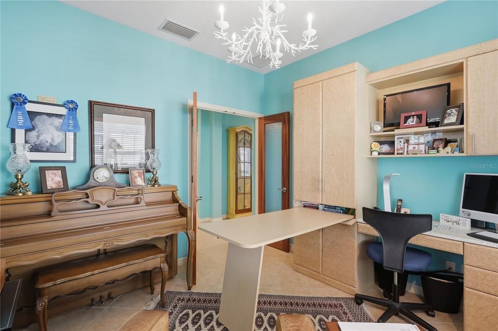 For Sale: $424,900 (2 beds, 2 baths, 1495 Square Feet)