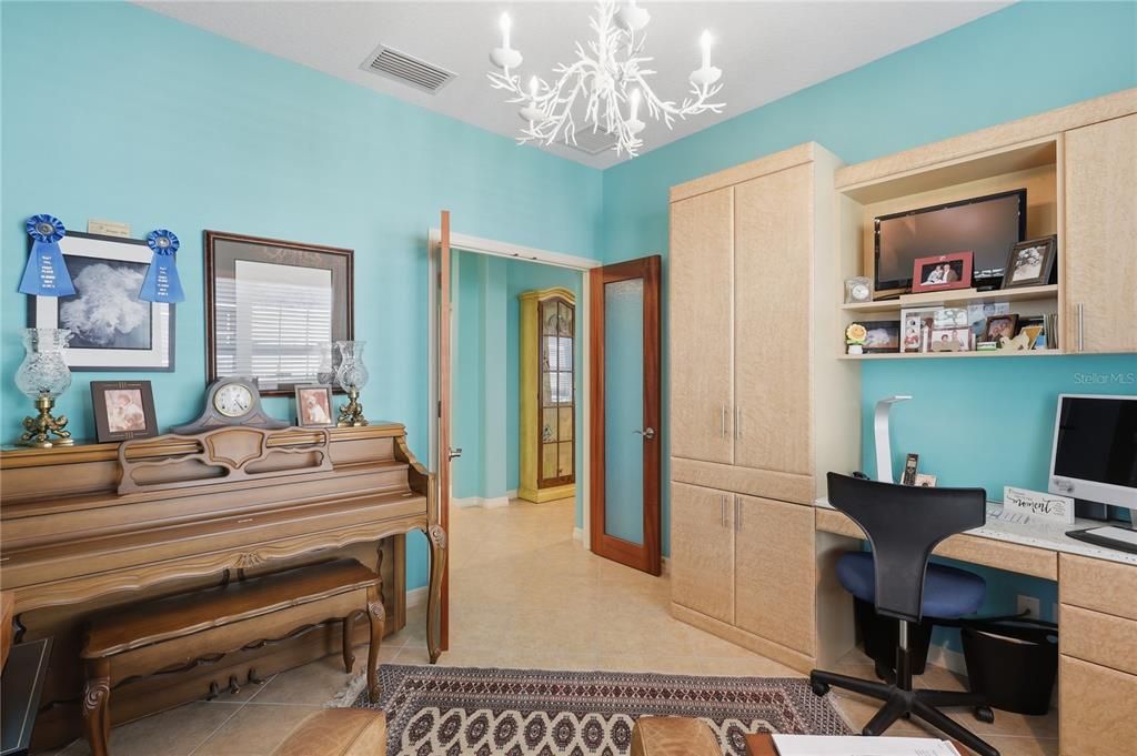 For Sale: $424,900 (2 beds, 2 baths, 1495 Square Feet)