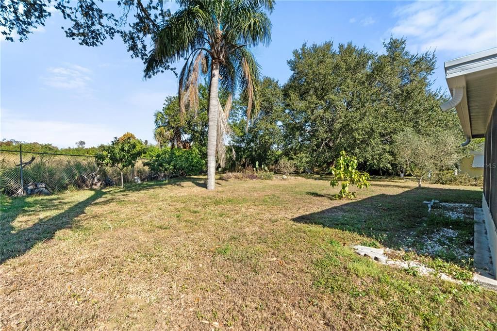 Active With Contract: $219,900 (2 beds, 2 baths, 1080 Square Feet)