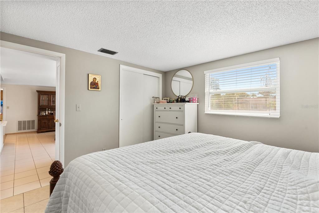 Active With Contract: $219,900 (2 beds, 2 baths, 1080 Square Feet)