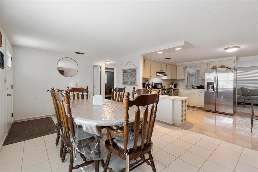 Active With Contract: $219,900 (2 beds, 2 baths, 1080 Square Feet)