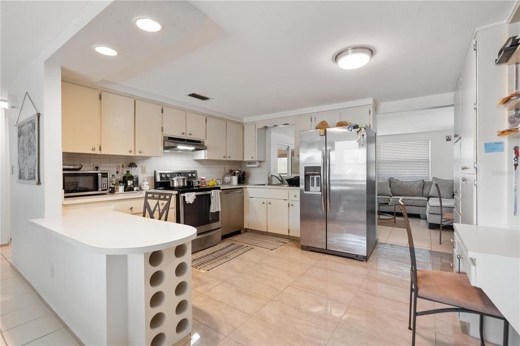 Active With Contract: $219,900 (2 beds, 2 baths, 1080 Square Feet)