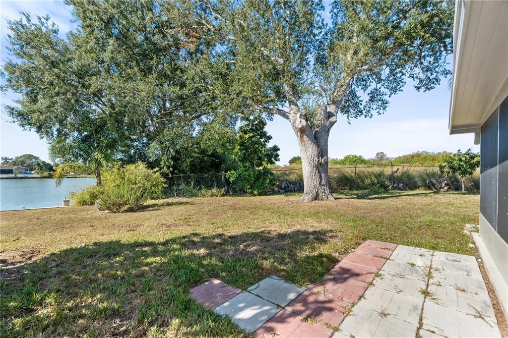 Active With Contract: $219,900 (2 beds, 2 baths, 1080 Square Feet)