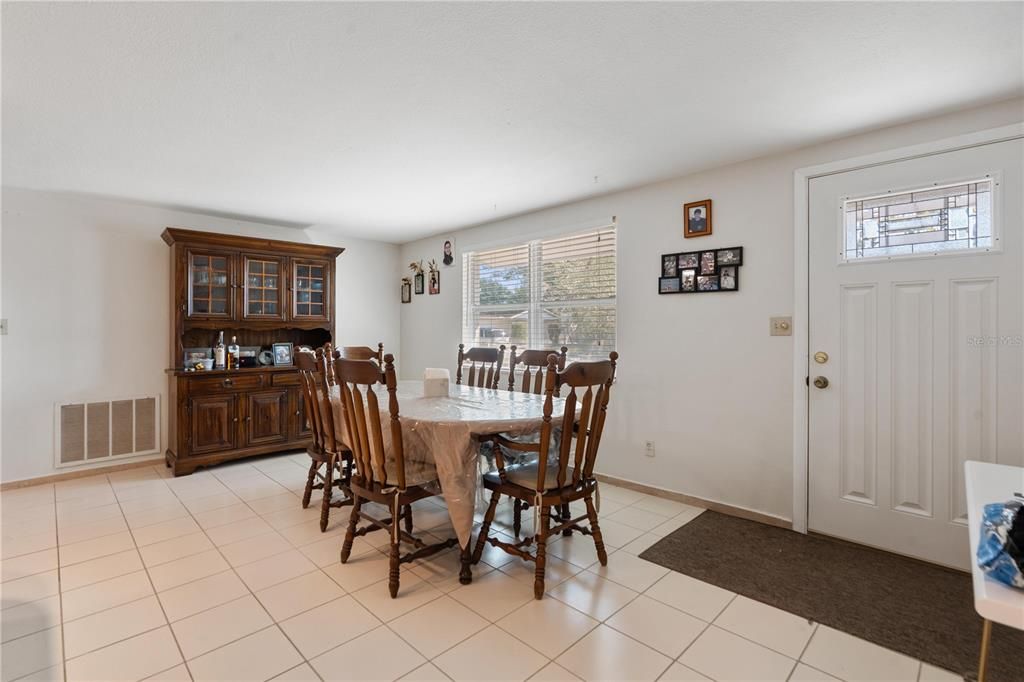 Active With Contract: $219,900 (2 beds, 2 baths, 1080 Square Feet)