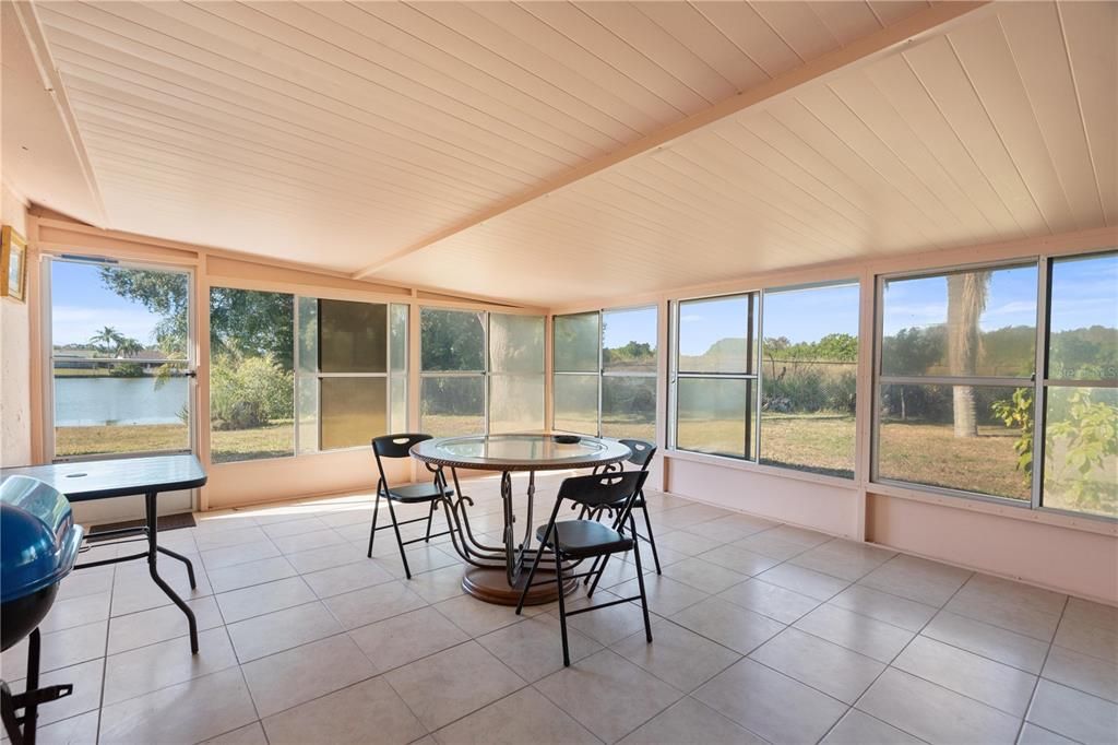 Active With Contract: $219,900 (2 beds, 2 baths, 1080 Square Feet)