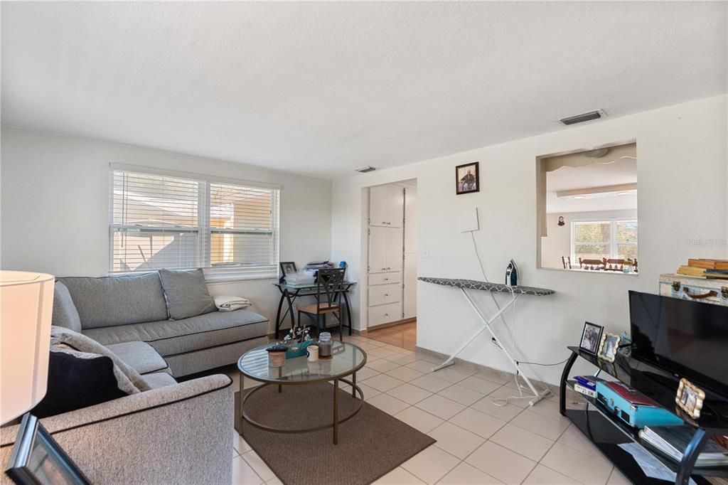 Active With Contract: $219,900 (2 beds, 2 baths, 1080 Square Feet)
