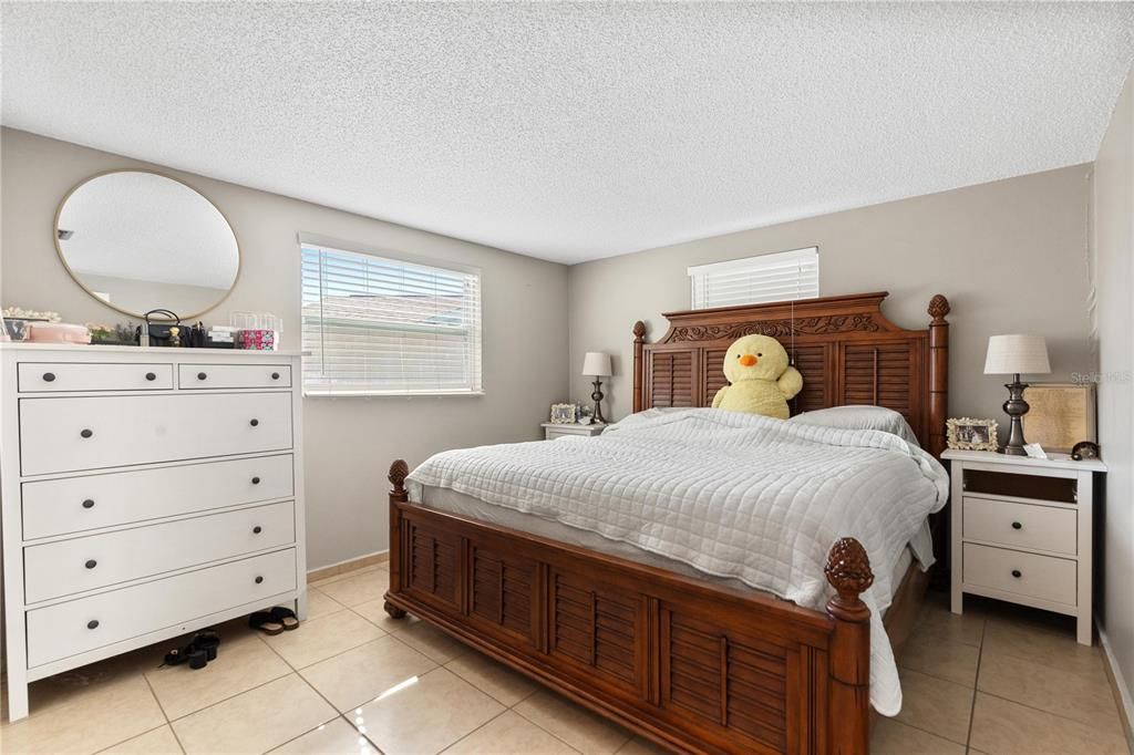 Active With Contract: $219,900 (2 beds, 2 baths, 1080 Square Feet)