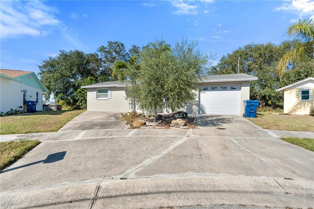 Active With Contract: $219,900 (2 beds, 2 baths, 1080 Square Feet)