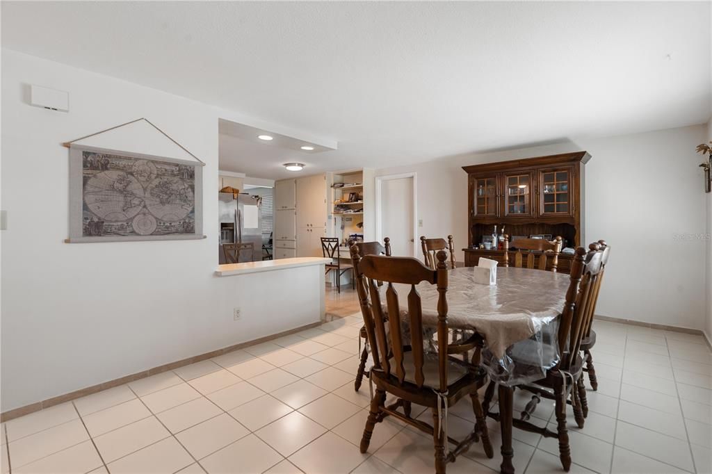 Active With Contract: $219,900 (2 beds, 2 baths, 1080 Square Feet)