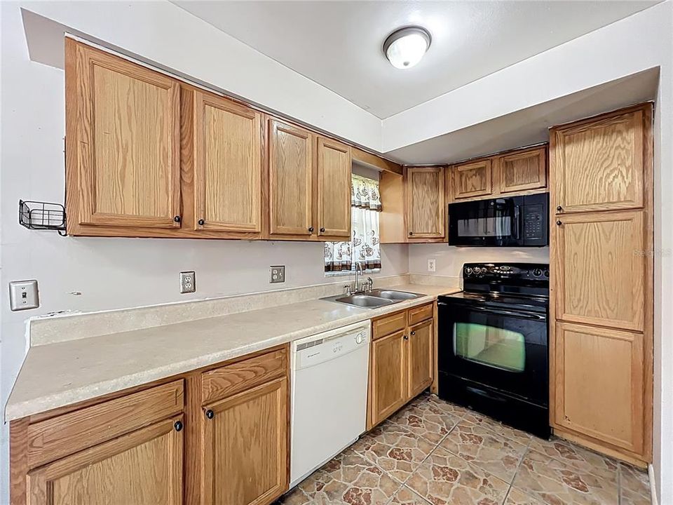 For Rent: $1,600 (2 beds, 2 baths, 1030 Square Feet)