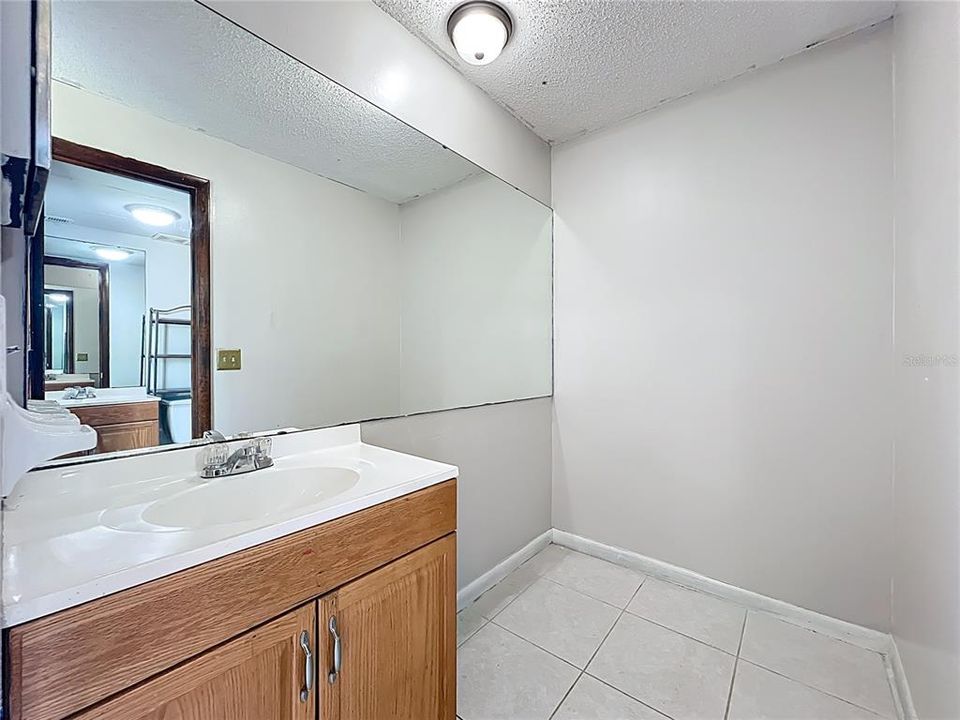 For Rent: $1,600 (2 beds, 2 baths, 1030 Square Feet)