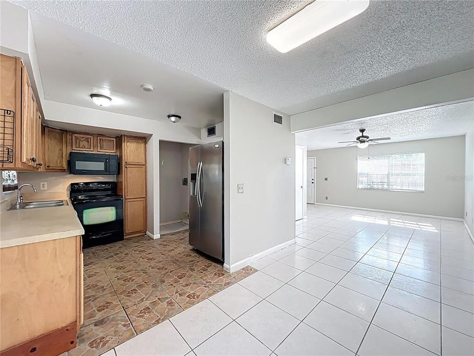 For Rent: $1,600 (2 beds, 2 baths, 1030 Square Feet)