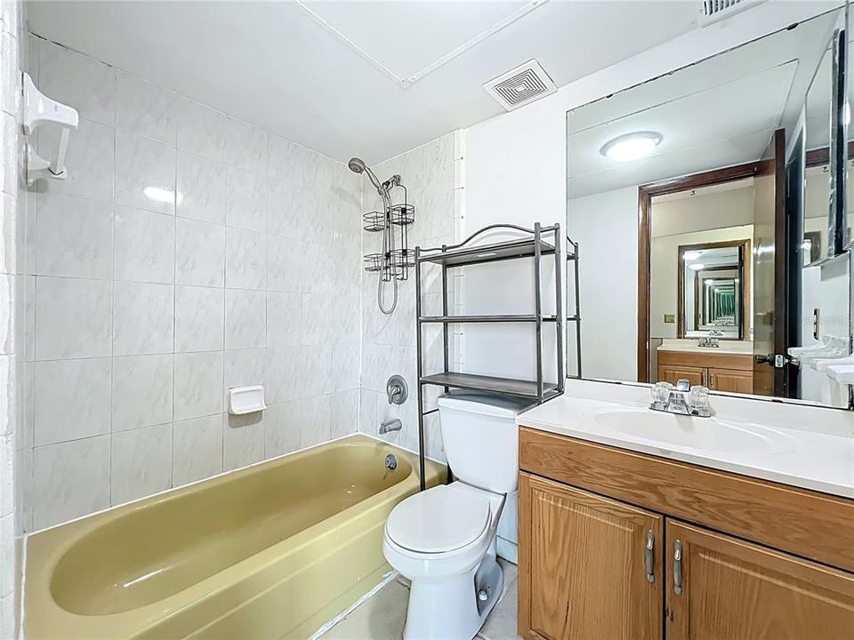 For Rent: $1,600 (2 beds, 2 baths, 1030 Square Feet)