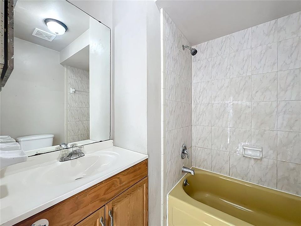 For Rent: $1,600 (2 beds, 2 baths, 1030 Square Feet)