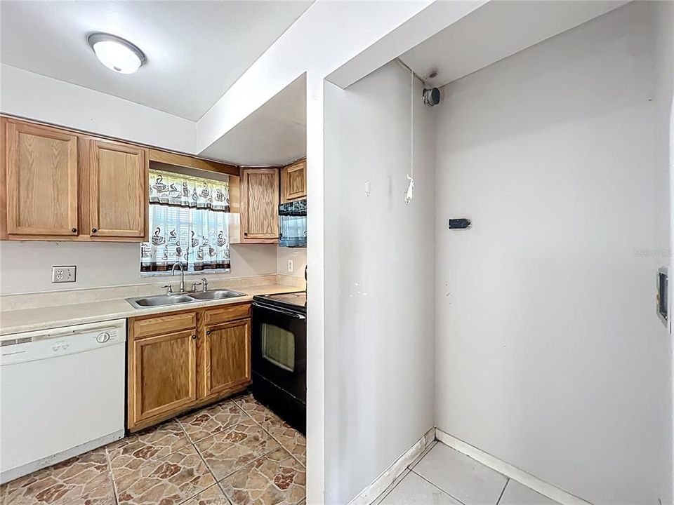 For Rent: $1,600 (2 beds, 2 baths, 1030 Square Feet)