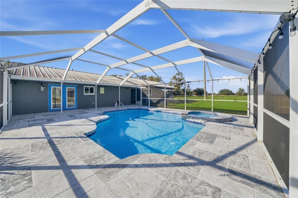 En Venta: $599,900 (3 camas, 3 baños, 2285 Pies cuadrados)