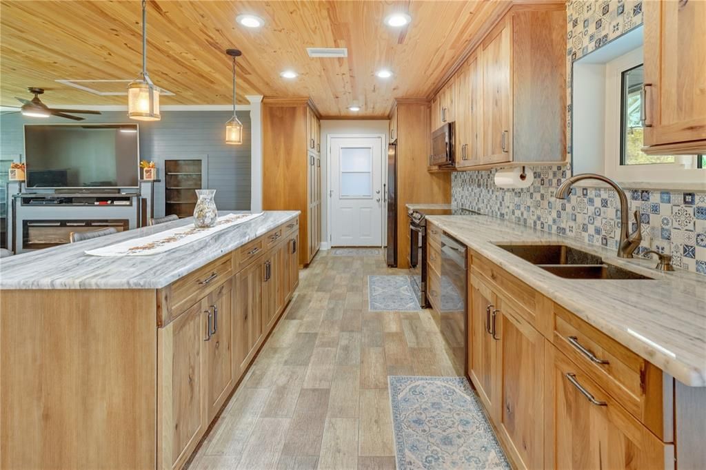 En Venta: $599,900 (3 camas, 3 baños, 2285 Pies cuadrados)