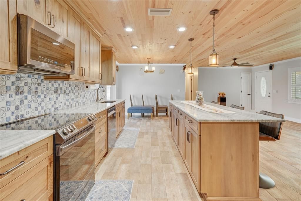 En Venta: $599,900 (3 camas, 3 baños, 2285 Pies cuadrados)