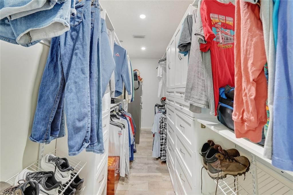 En Venta: $599,900 (3 camas, 3 baños, 2285 Pies cuadrados)