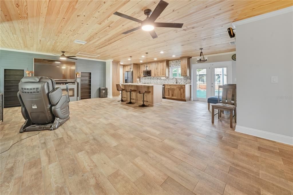 En Venta: $599,900 (3 camas, 3 baños, 2285 Pies cuadrados)