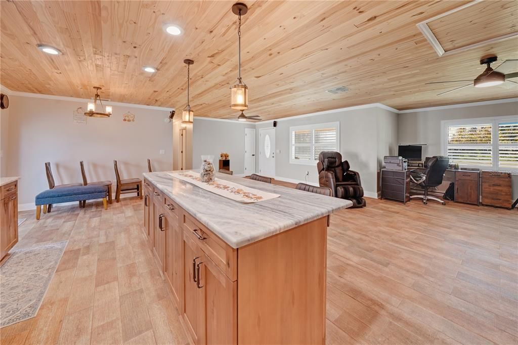 En Venta: $599,900 (3 camas, 3 baños, 2285 Pies cuadrados)