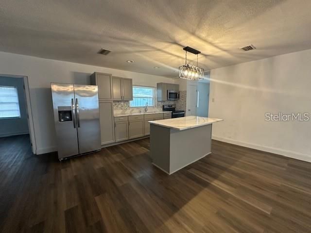 For Sale: $269,900 (2 beds, 1 baths, 1110 Square Feet)