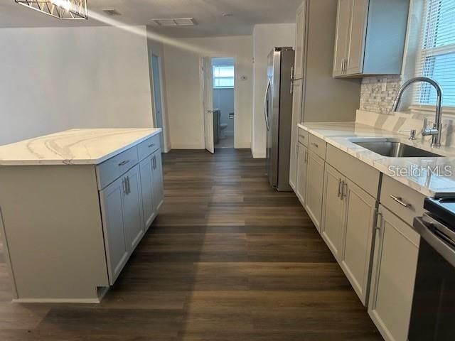 For Sale: $269,900 (2 beds, 1 baths, 1110 Square Feet)