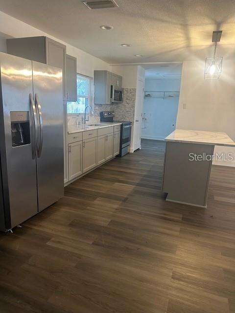 For Sale: $269,900 (2 beds, 1 baths, 1110 Square Feet)