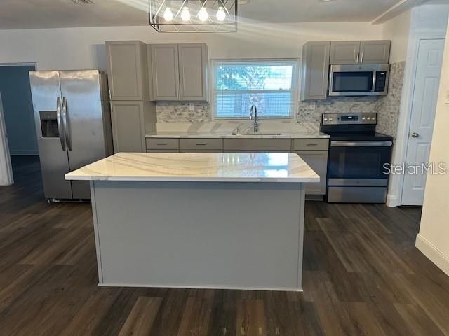 For Sale: $269,900 (2 beds, 1 baths, 1110 Square Feet)