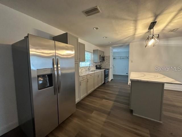 For Sale: $269,900 (2 beds, 1 baths, 1110 Square Feet)