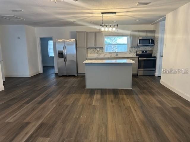 For Sale: $269,900 (2 beds, 1 baths, 1110 Square Feet)