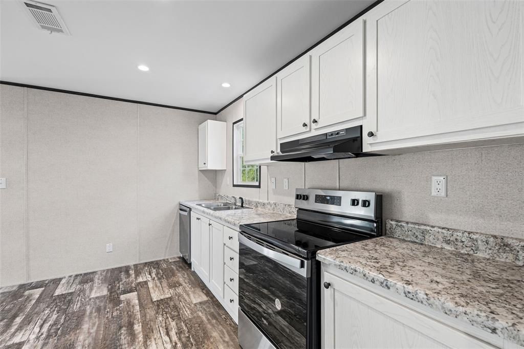 待售: $289,000 (3 贝兹, 2 浴室, 1067 平方英尺)