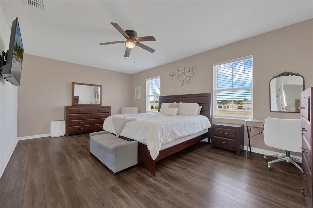 For Sale: $409,000 (4 beds, 2 baths, 2526 Square Feet)