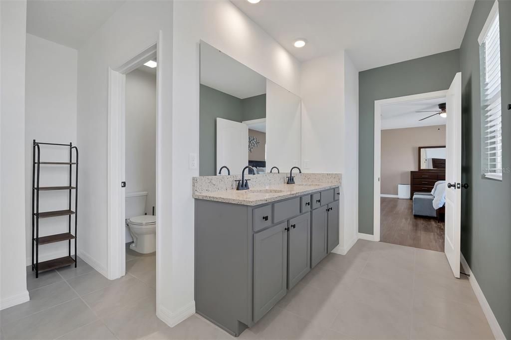 For Sale: $409,000 (4 beds, 2 baths, 2526 Square Feet)