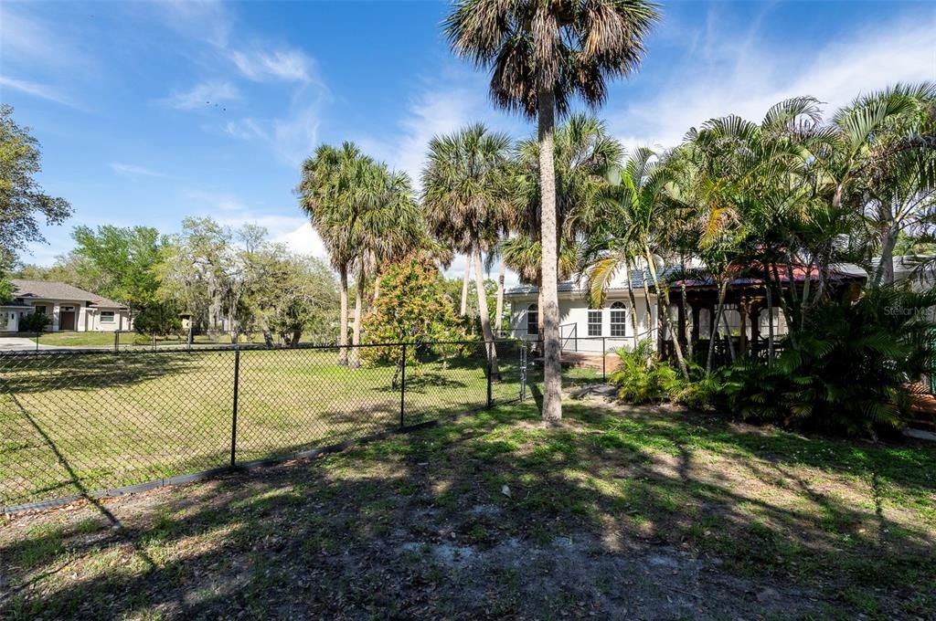 En Venta: $325,000 (0.22 acres)