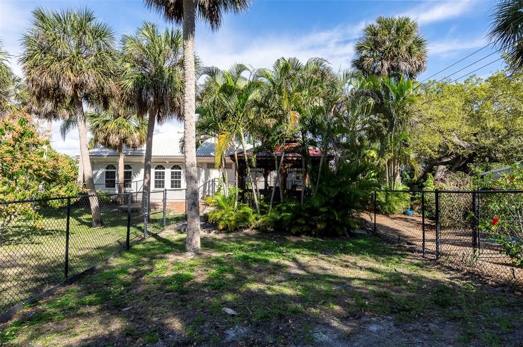 En Venta: $325,000 (0.22 acres)