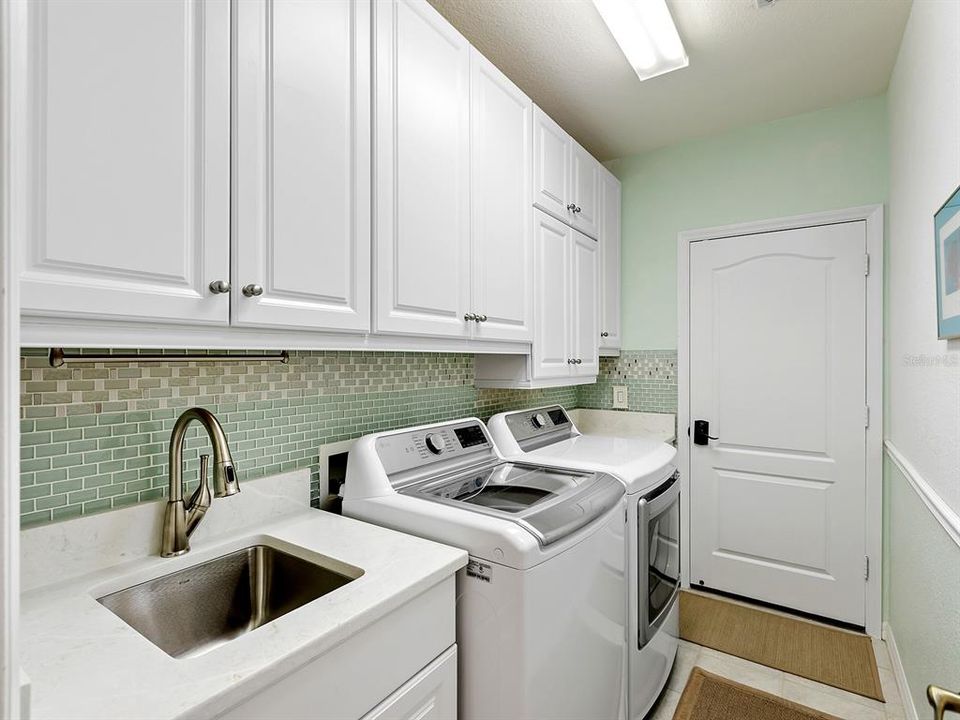 合同活跃: $335,000 (2 贝兹, 2 浴室, 1456 平方英尺)