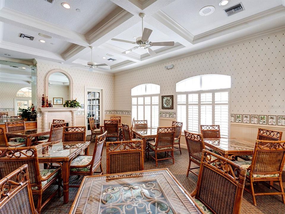 合同活跃: $335,000 (2 贝兹, 2 浴室, 1456 平方英尺)