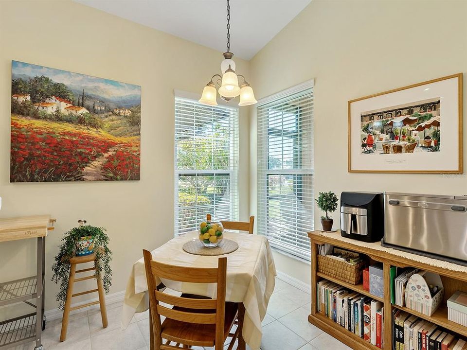 合同活跃: $335,000 (2 贝兹, 2 浴室, 1456 平方英尺)