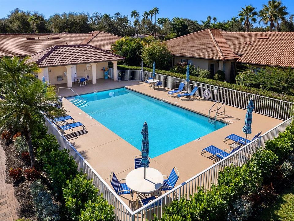 合同活跃: $335,000 (2 贝兹, 2 浴室, 1456 平方英尺)