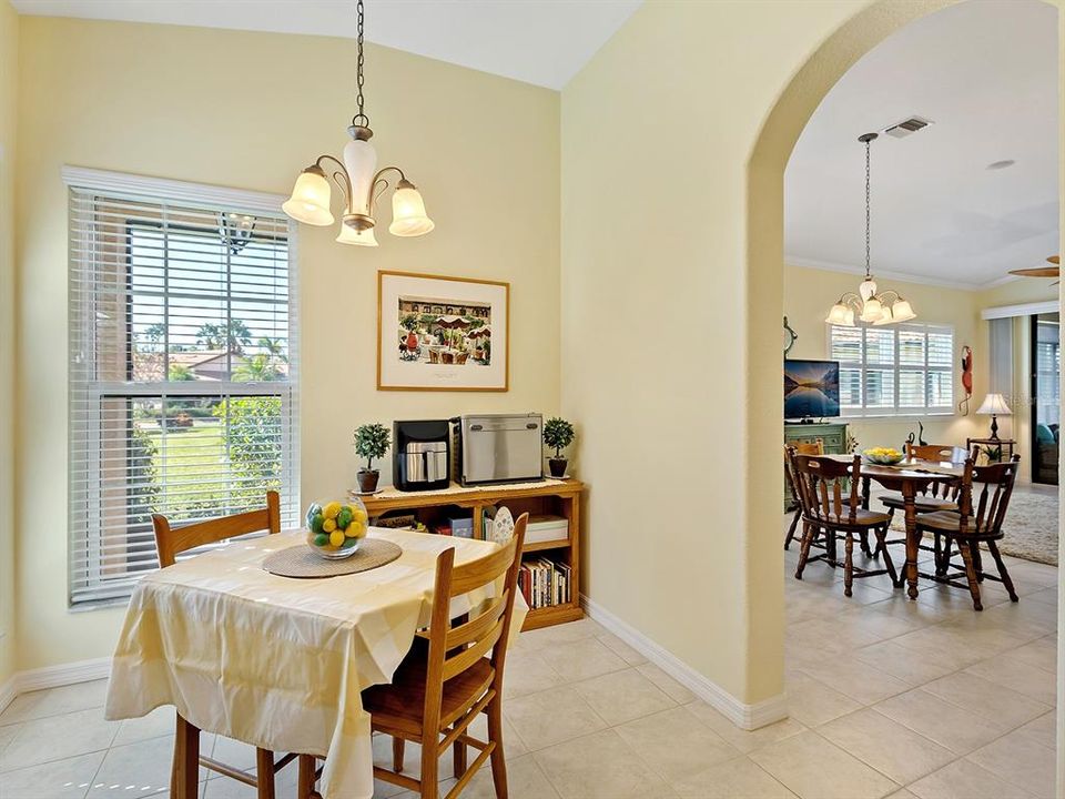 合同活跃: $335,000 (2 贝兹, 2 浴室, 1456 平方英尺)