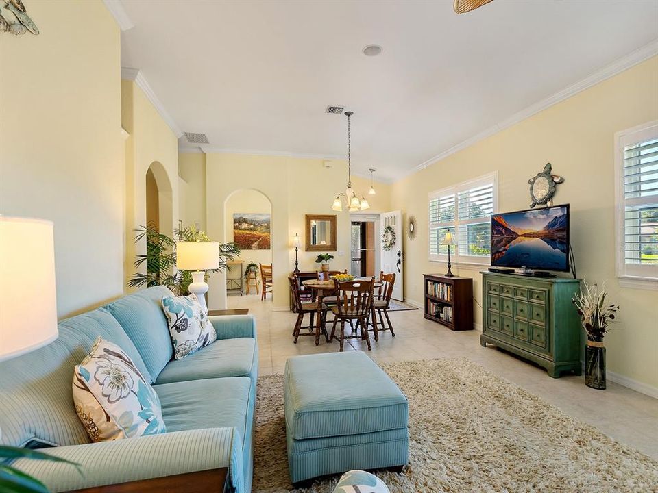 合同活跃: $335,000 (2 贝兹, 2 浴室, 1456 平方英尺)