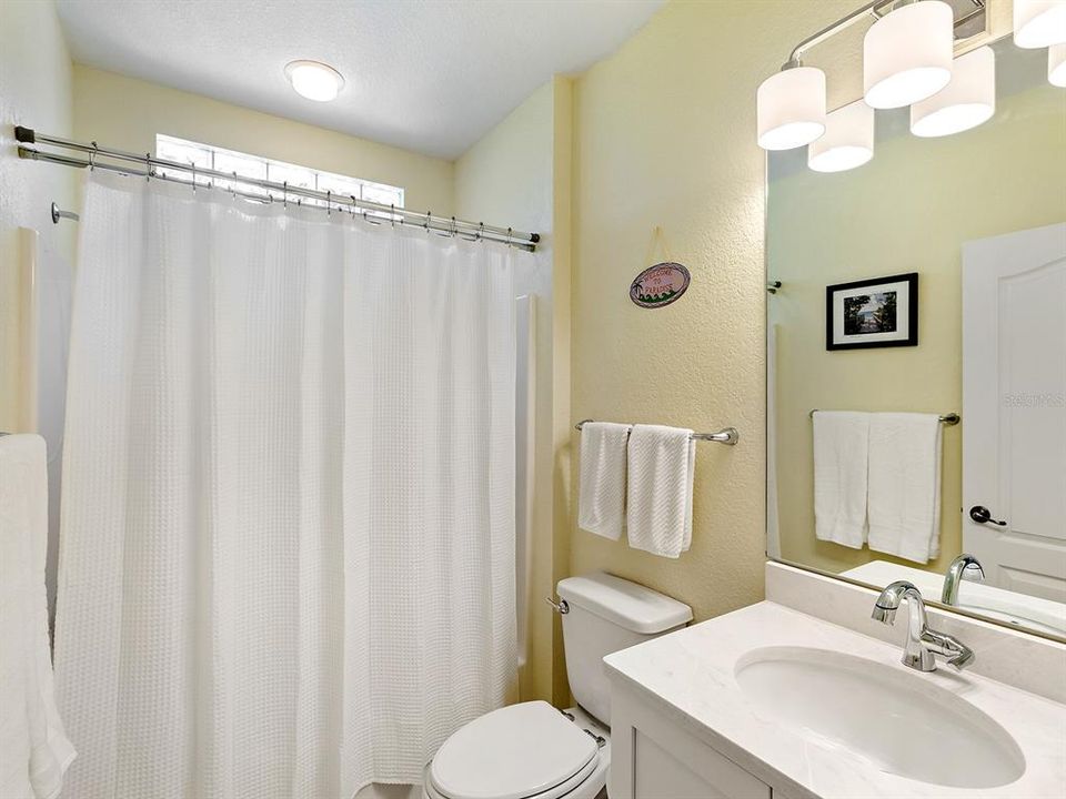 合同活跃: $335,000 (2 贝兹, 2 浴室, 1456 平方英尺)