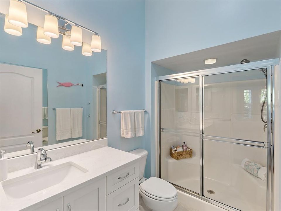 合同活跃: $335,000 (2 贝兹, 2 浴室, 1456 平方英尺)