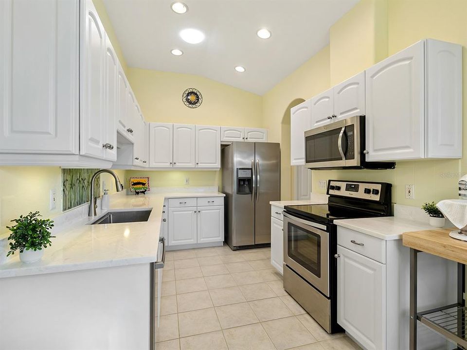 合同活跃: $335,000 (2 贝兹, 2 浴室, 1456 平方英尺)