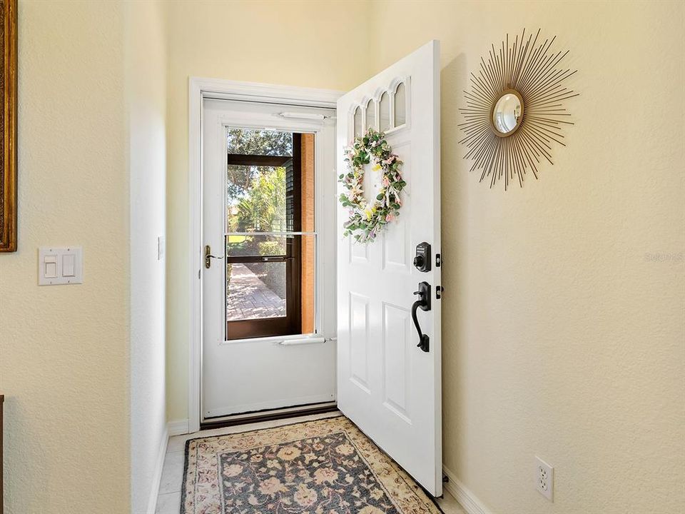 合同活跃: $335,000 (2 贝兹, 2 浴室, 1456 平方英尺)