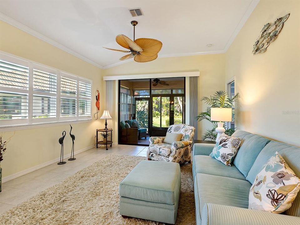 合同活跃: $335,000 (2 贝兹, 2 浴室, 1456 平方英尺)