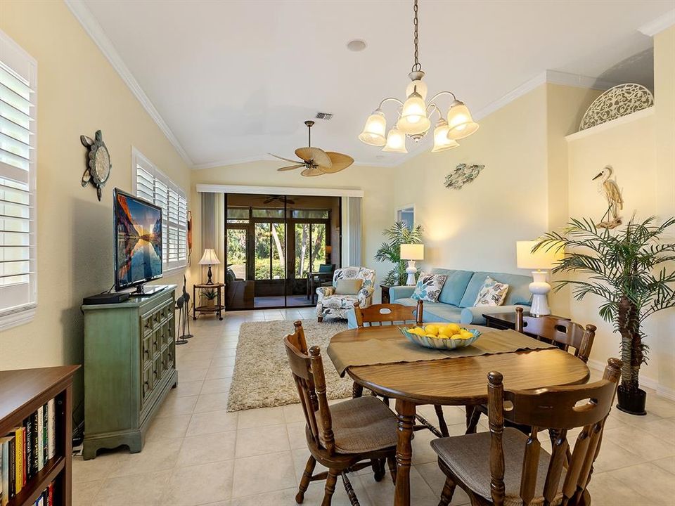 合同活跃: $335,000 (2 贝兹, 2 浴室, 1456 平方英尺)