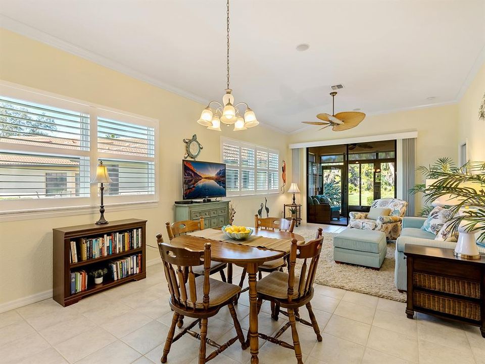 合同活跃: $335,000 (2 贝兹, 2 浴室, 1456 平方英尺)